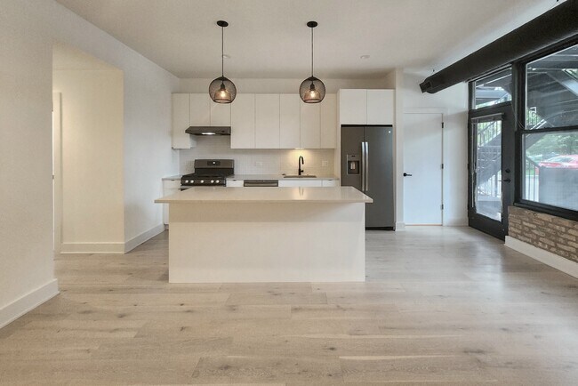 Foto del edificio - 3228 W Palmer St
