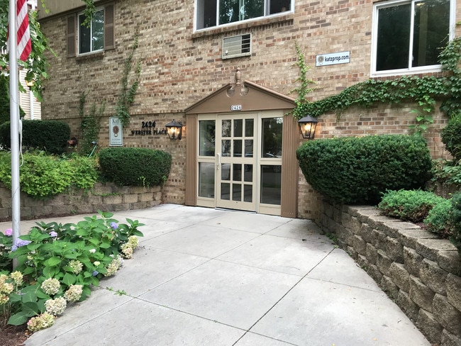 Building Photo - 2424 E Webster Pl