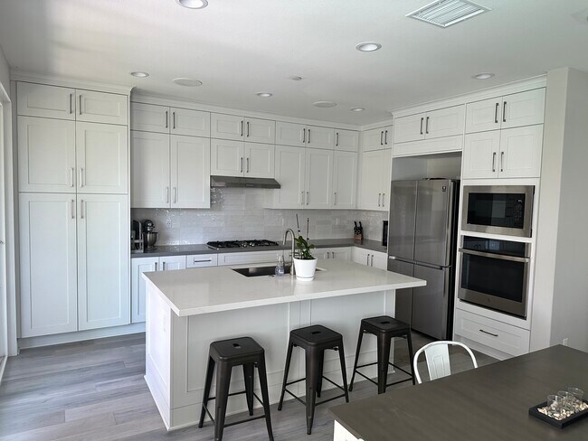 Kitchrn - 1272 E Providence Loop