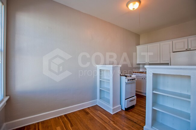 Foto del edificio - 678 Somerset Terrace NE