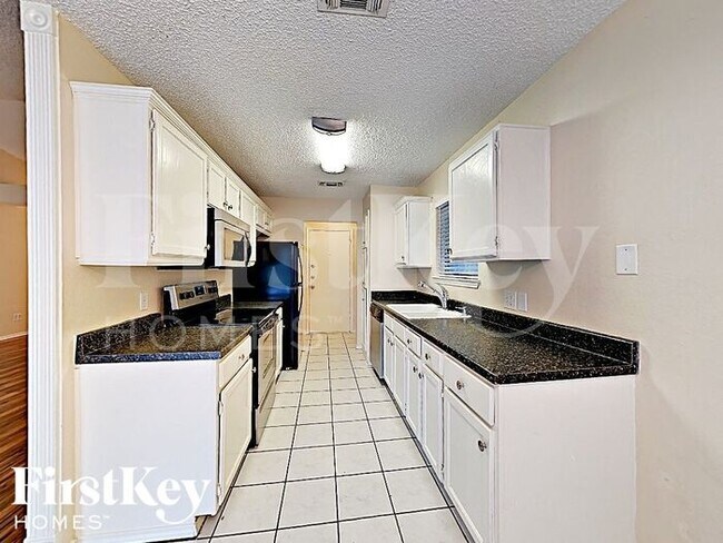 Foto del edificio - 6222 Arrowwood Dr