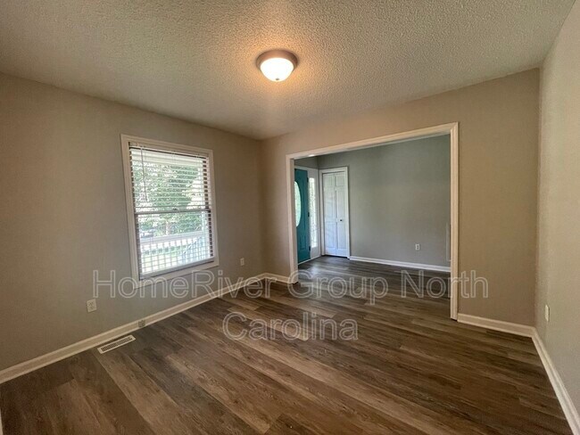Building Photo - 7861 Sarah Dr