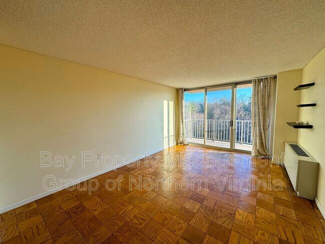 Building Photo - 1225 Martha Custis Dr