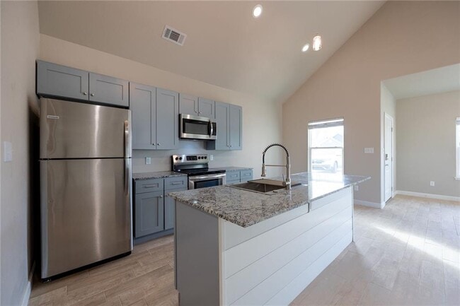 Building Photo - 813 Vly Oaks Ln