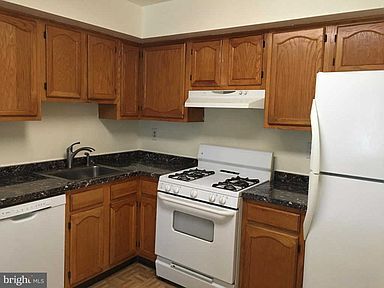 Building Photo - 32 E Knight Ave