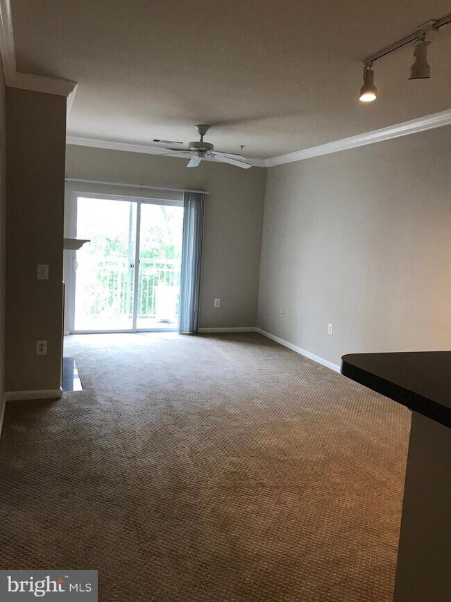 Building Photo - 2765 Centerboro Dr
