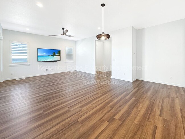 Foto del edificio - 2197 N Leatherwood Ave