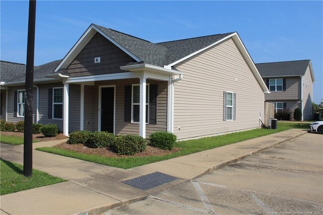 Building Photo - 3705a Hillcrest Dr
