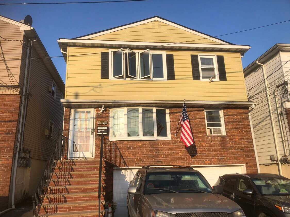 Primary Photo - 32 Vine St
