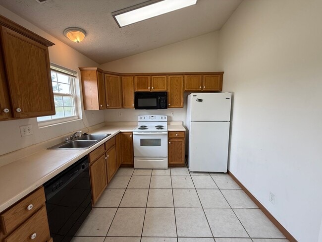 Building Photo - 2 bedroom and 2 bathroom property located in West Lafayette!