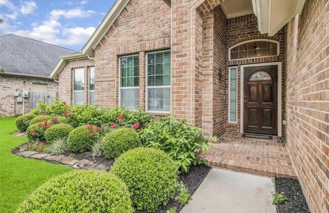 Foto del edificio - 2513 Golfcrest Dr