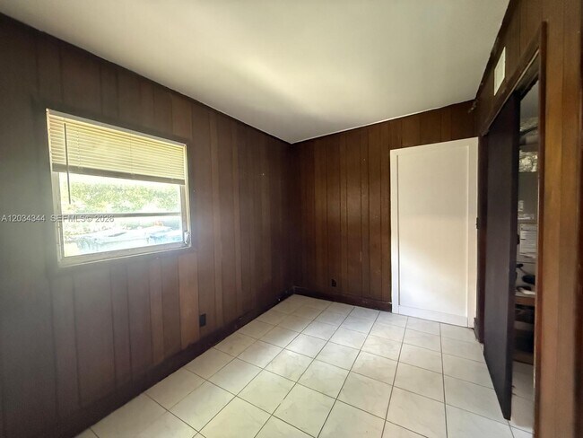 Foto del edificio - 120 NE 7th St