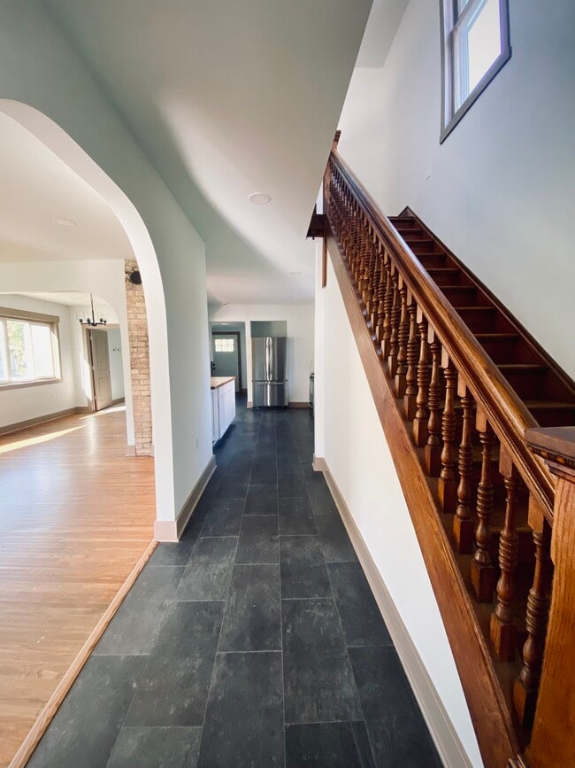 Entryway - 736 Ansley Ave