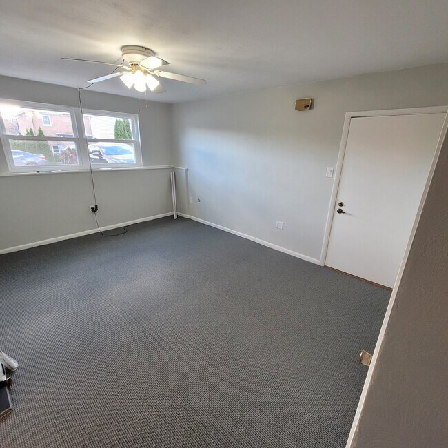 Sala de estar - 106 Braden Ct