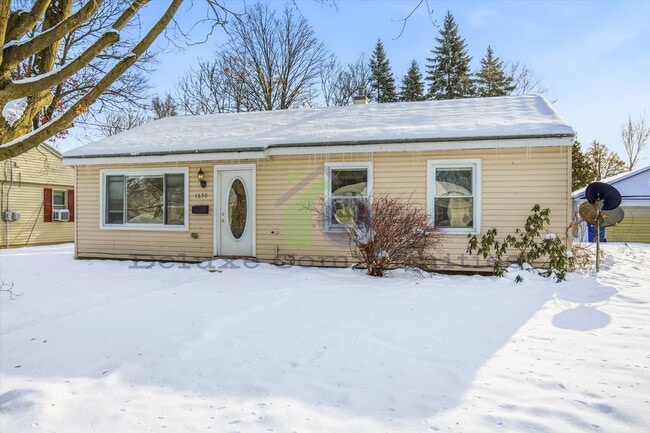 Foto del edificio - Spacious 3 Bedroom Single Family Home Near Downtown GR | $1795