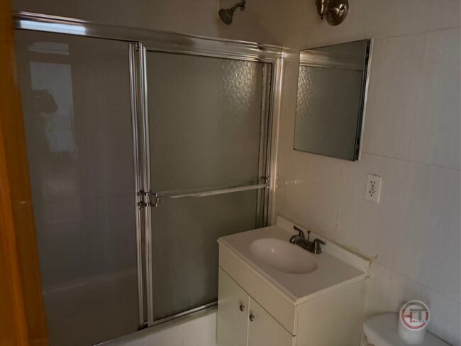 Foto del edificio - 1858 Archer St