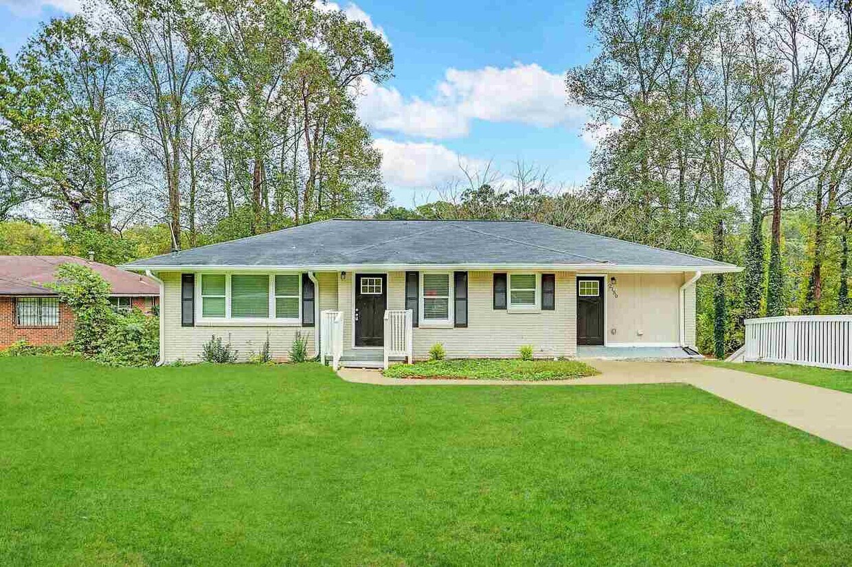 Primary Photo - 2150 Macon Dr SE