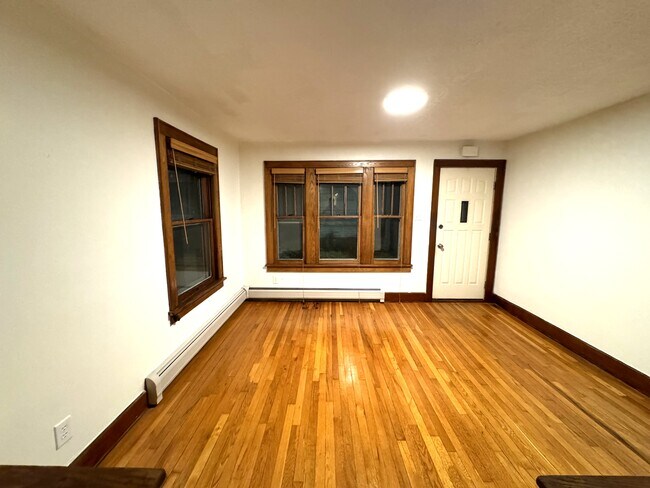Building Photo - 214 Oak Hill Ave