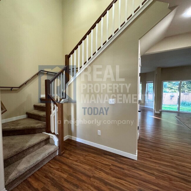 Foto del edificio - Stunning 5 Bedroom In Graham!