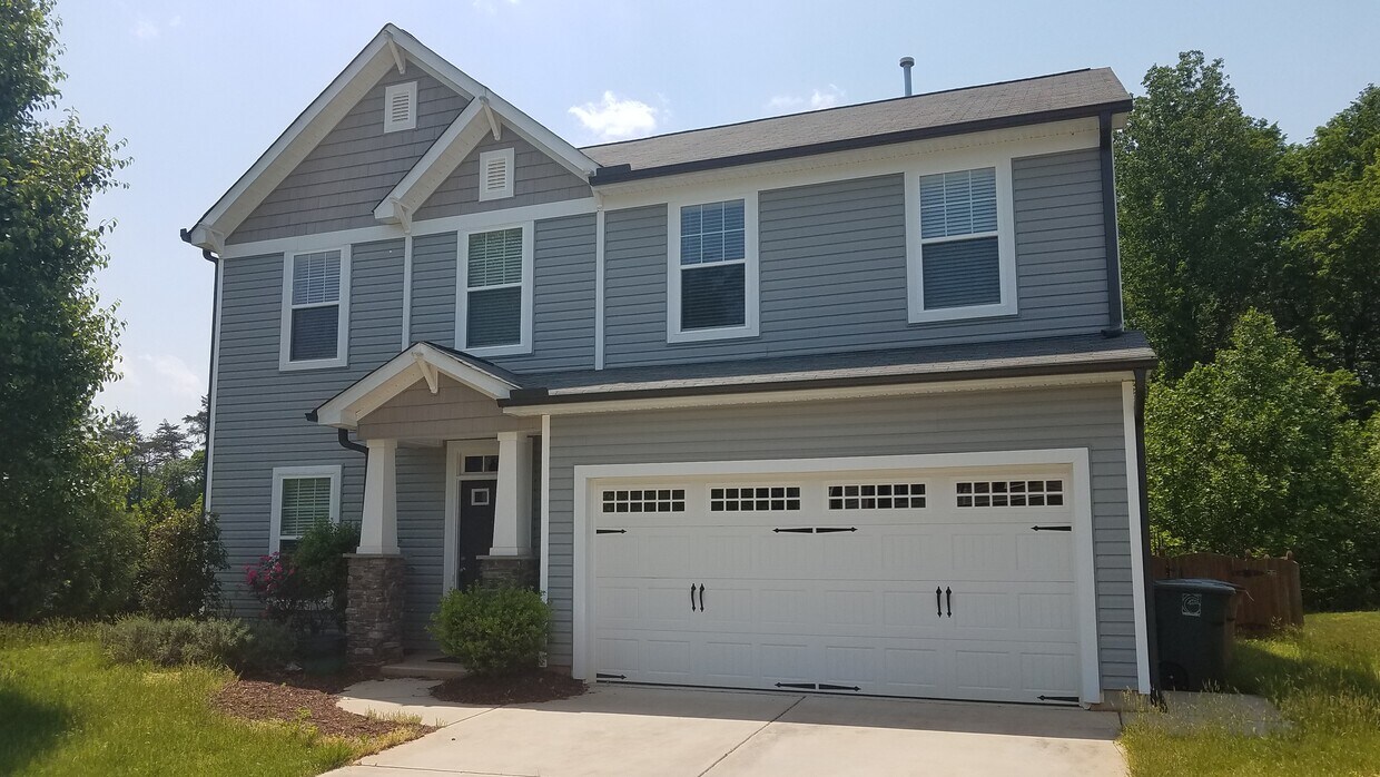 Foto principal - 5501 Hardie Farm Dr