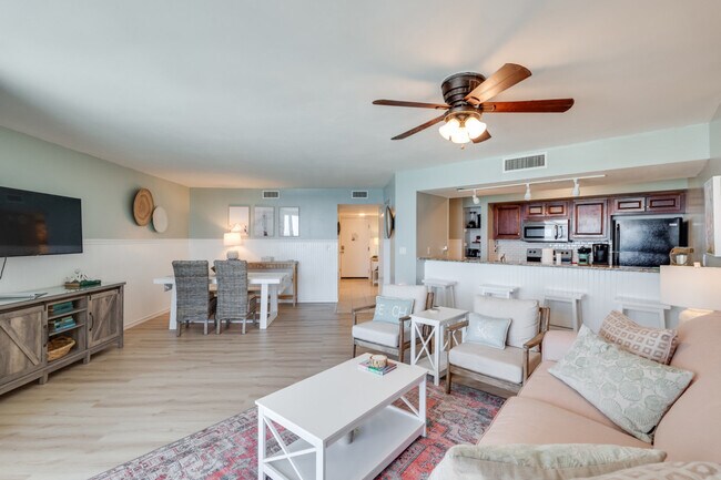 Building Photo - 7205 Thomas Dr