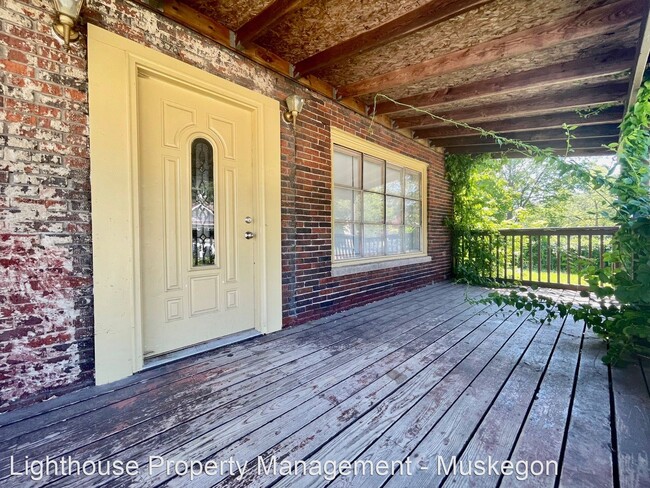Building Photo - 5 br, 2 bath House - 387 West Grand