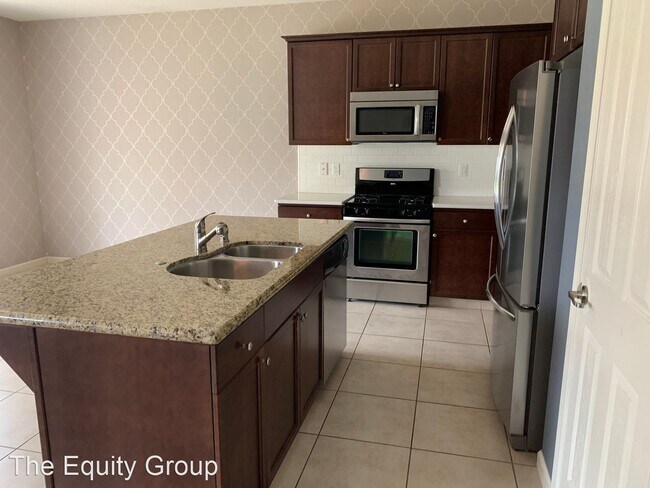 Building Photo - 4 br, 2 bath House - 6325 West Perez Ave