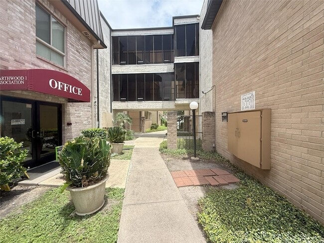 Foto del edificio - 8415 Hearth Dr