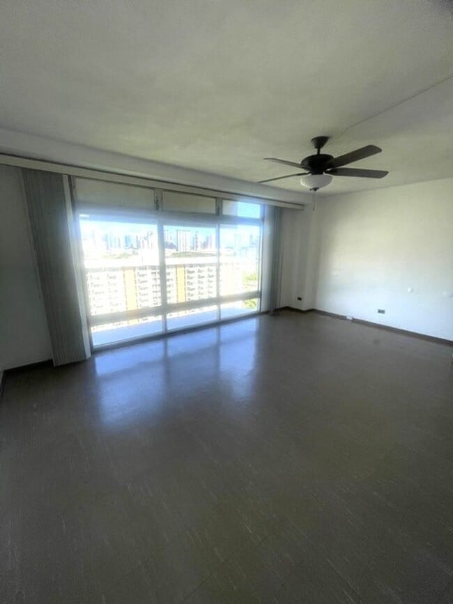 Building Photo - Queen Emma Gardens- King Tower Apt. # 1547