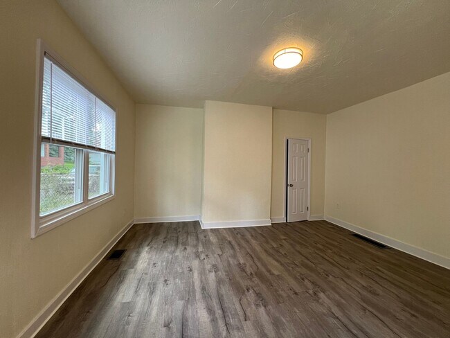 Foto del edificio - Updated 1BR 1 Bath house with office now available!
