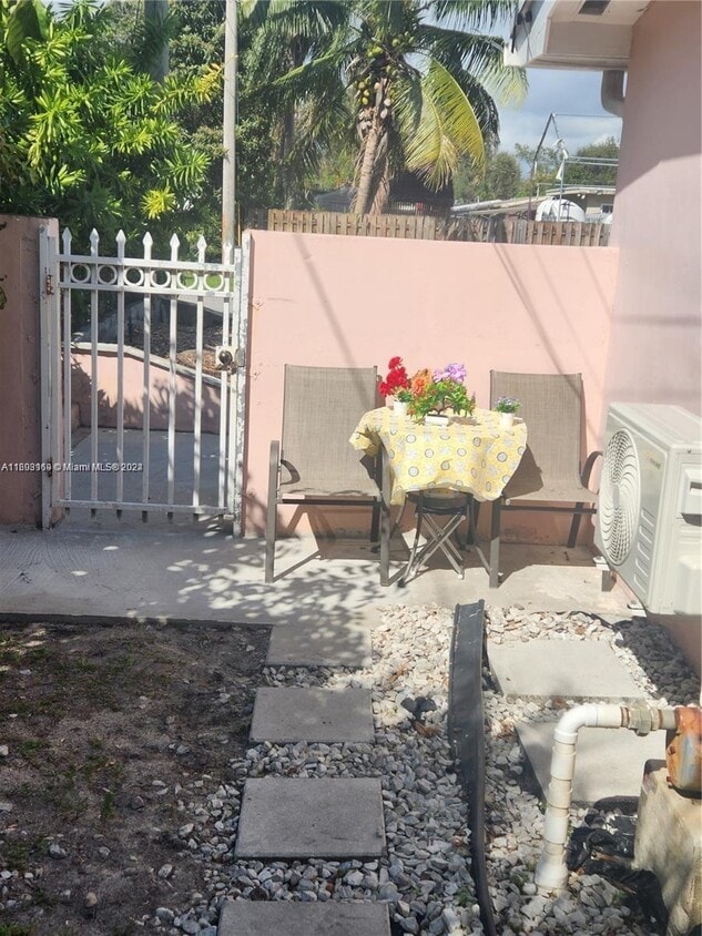 Primary Photo - 110 NE 152nd St