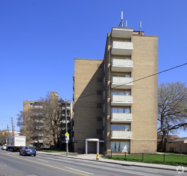 Building Photo - Collegiate Court