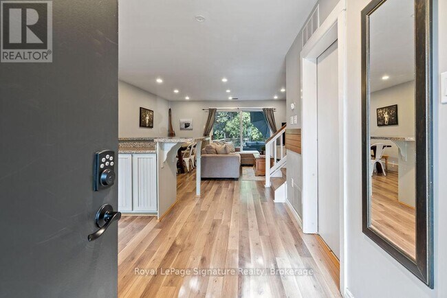 Photo du bâtiment - 124 Escarpment Crescent