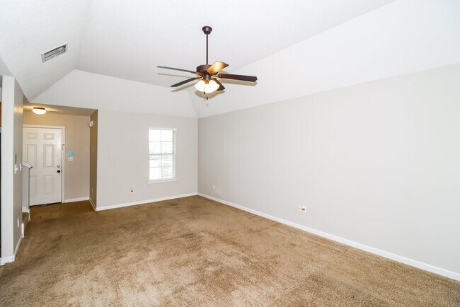 Foto del edificio - 45 Willow Springs Ln