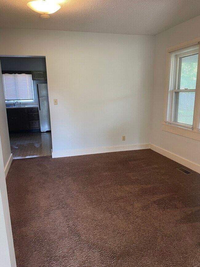 Additional living area - 2214 Roanoke Ln