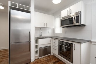 Building Photo - 54 Maitland St