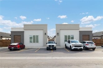 Building Photo - 3600 Valeria Ln