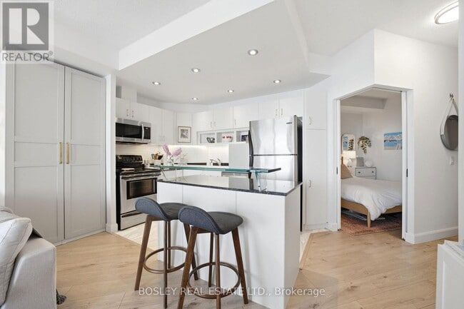 Building Photo - 218 Queens Quay W