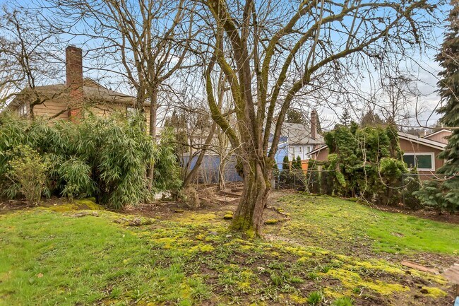 Building Photo - 4br/1ba Home in SE Portland
