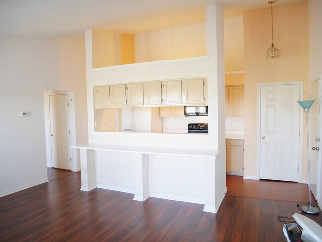 Building Photo - 2 Bedroom Condominium Located in Stonegate...