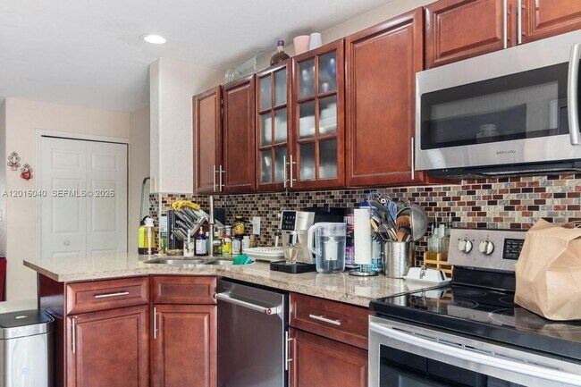 Foto del edificio - 5605 NW 109th Ave
