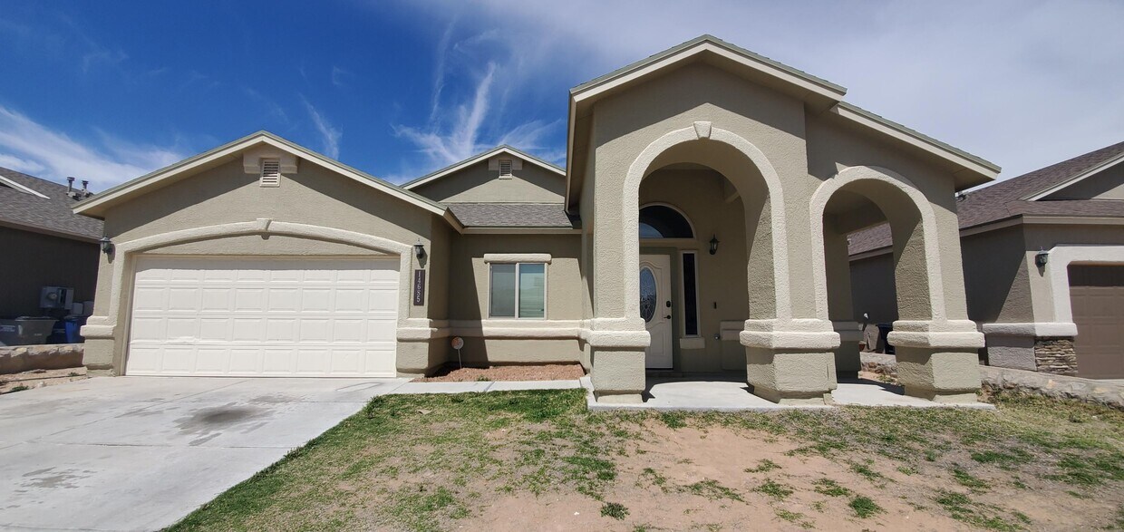 Primary Photo - 14685 Hunters Grove Ave
