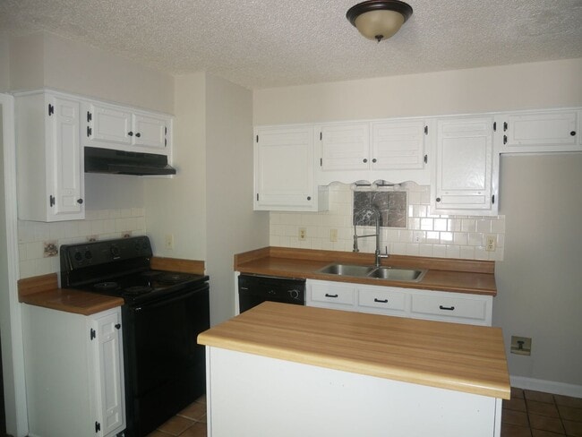 Foto del edificio - 5800 Dover Dr