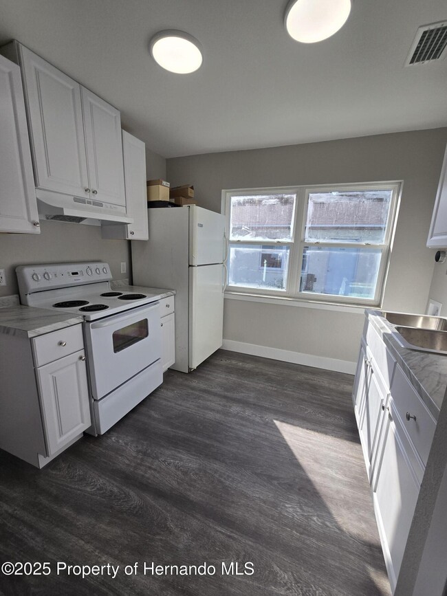 Building Photo - 773 NE 9th St