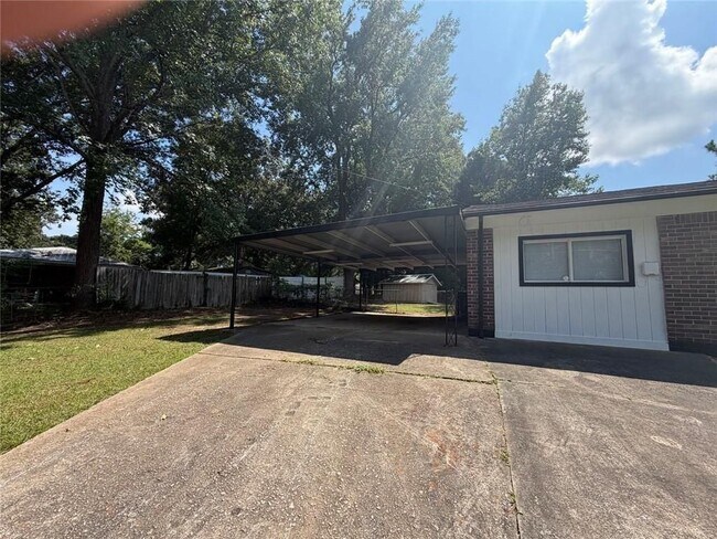 Building Photo - 1633 Slate Rd