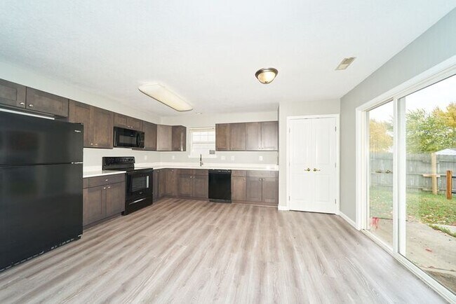Building Photo - Newly Renovated 3 Bedroom Home in Avon Schools!