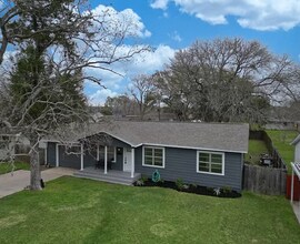 Building Photo - 303 Yaupon St