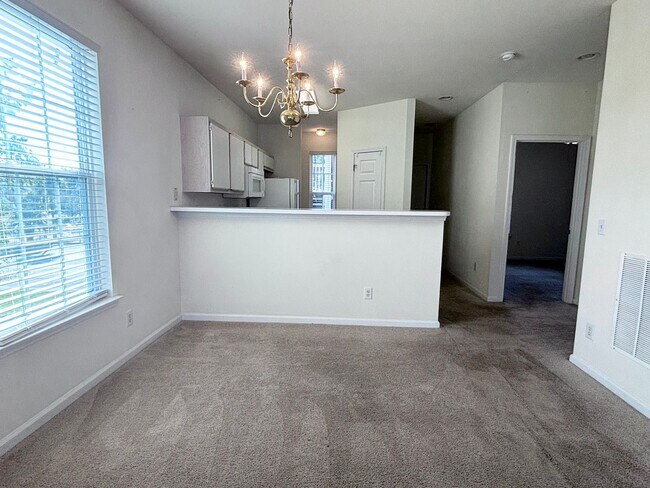 Foto del edificio - ***MOVE-IN SPECIAL*** $500 OFF OF YOUR FIRST MONTH'S RENT!!!