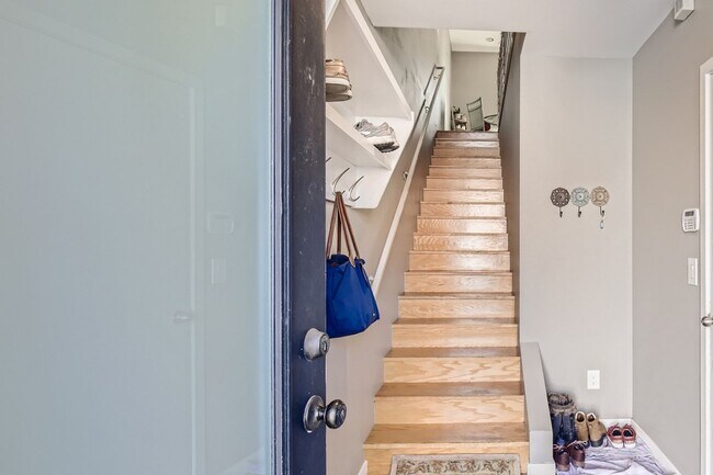 Building Photo - Breathtaking 2 bed, 3 bath Curtis Park Tow...