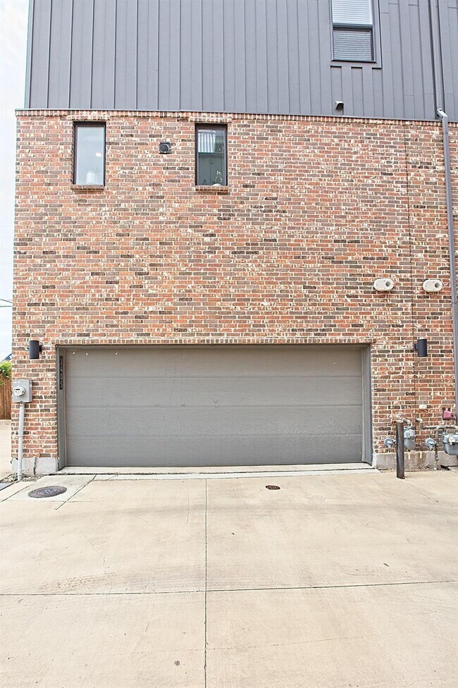 Foto del edificio - 1405 Bronson Ct